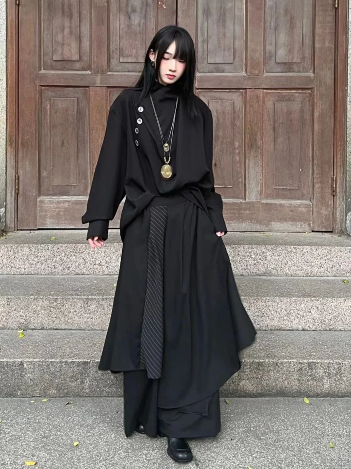 السراويل زي القوطية الظلام سلسلة المتخصصة أزياء الفتيان الفتيات الملابس 2025 جديد النمط الصيني بدلة سوداء الرجال وهمية قطعتين تنورة