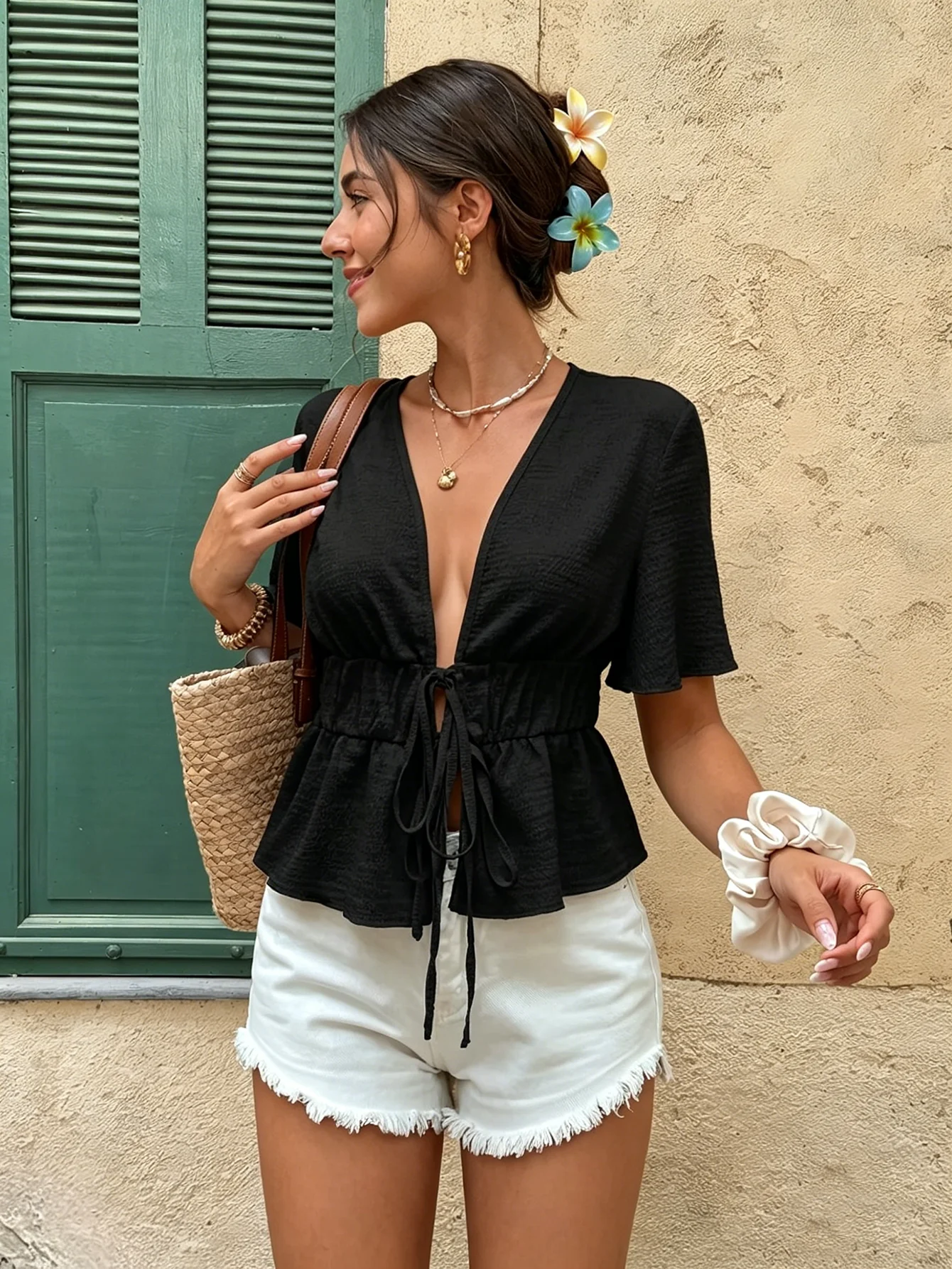 Blusa Feminina com Decote em V e Manga Curta, Leve e Texturizada, com Cinto na Cintura, Estilo Peplum, Casual Boho para Verão e Brunch