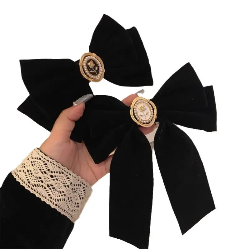 French Retro Style Small Fragrance Black Velvet Bow Hair Clip for Women\'s Back of The Head Spoon Hair Clip Spring Clip Headwear