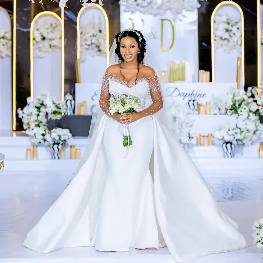 Vestido de novia de sirena de lujo personalizado con tren extraíble vestido de novia de mujer con cuentas de cristal de manga larga de encaje con cuello en V Sexy
