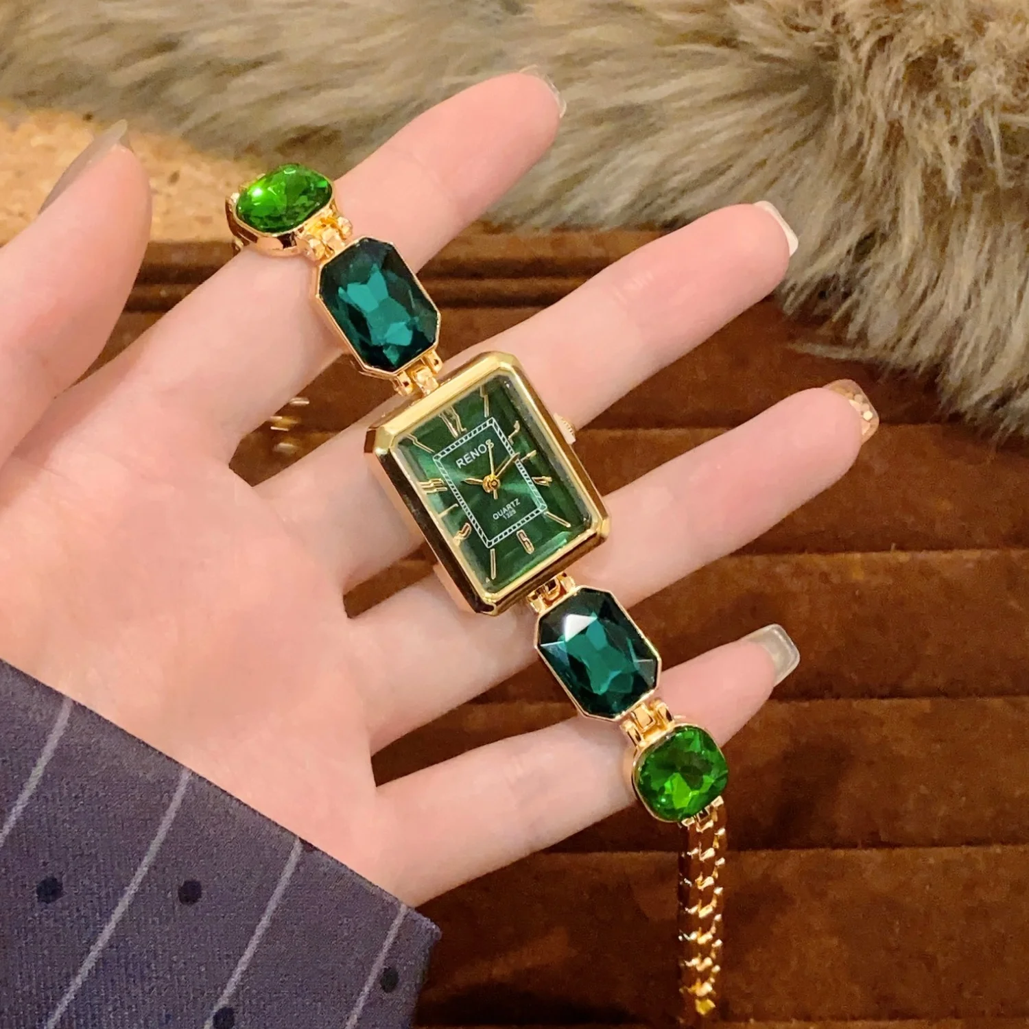 

Large Section Rhinestone Ladies Women Watches Colorful Diamond Bracelet Lady Quartz Watch Rectangle Dial Wrist Watches Clock