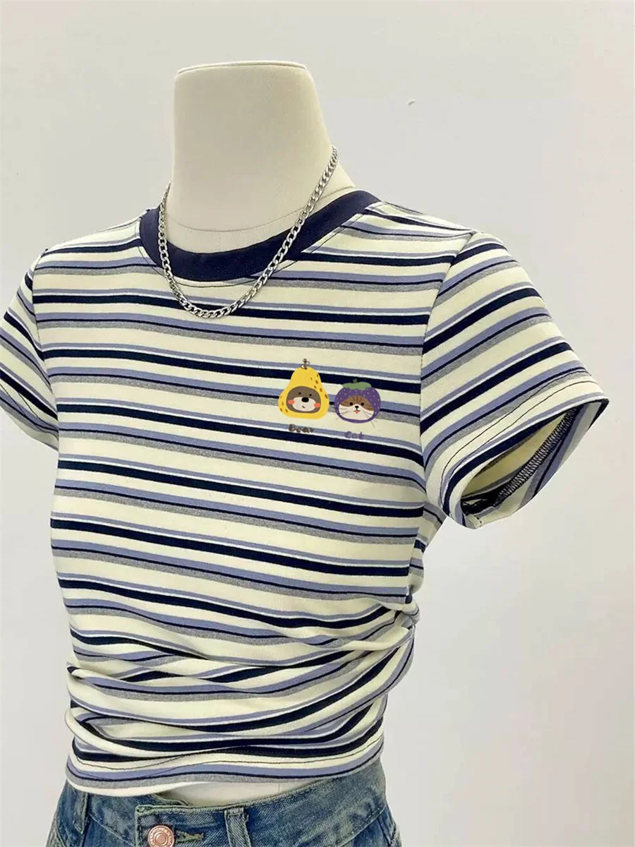 เสื้อยืดผู้ชายลายทางสีตัดกันสไตล์เรโทรสุดเท่ห์ แนวลำลองอเนกประสงค์สำหรับฤดูร้อน