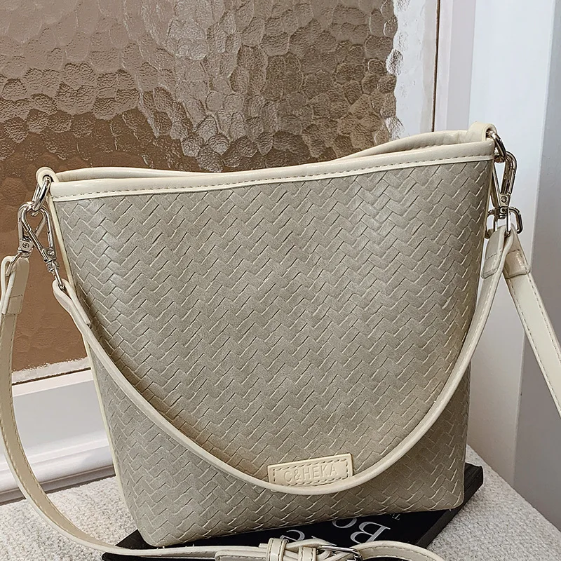 

2025 Woven Vacation Crossbody Bag for Women Minimalist Shoulder Purse Fashionable Handbag