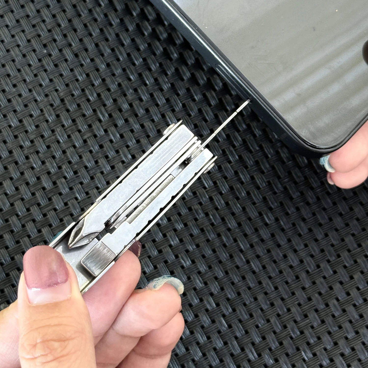 Portable Mobile Phone Card Retrieval Needle 11 in 1 Multifunctional Keychain Mini Cellphones Card Retrieval Needle Eject Pin