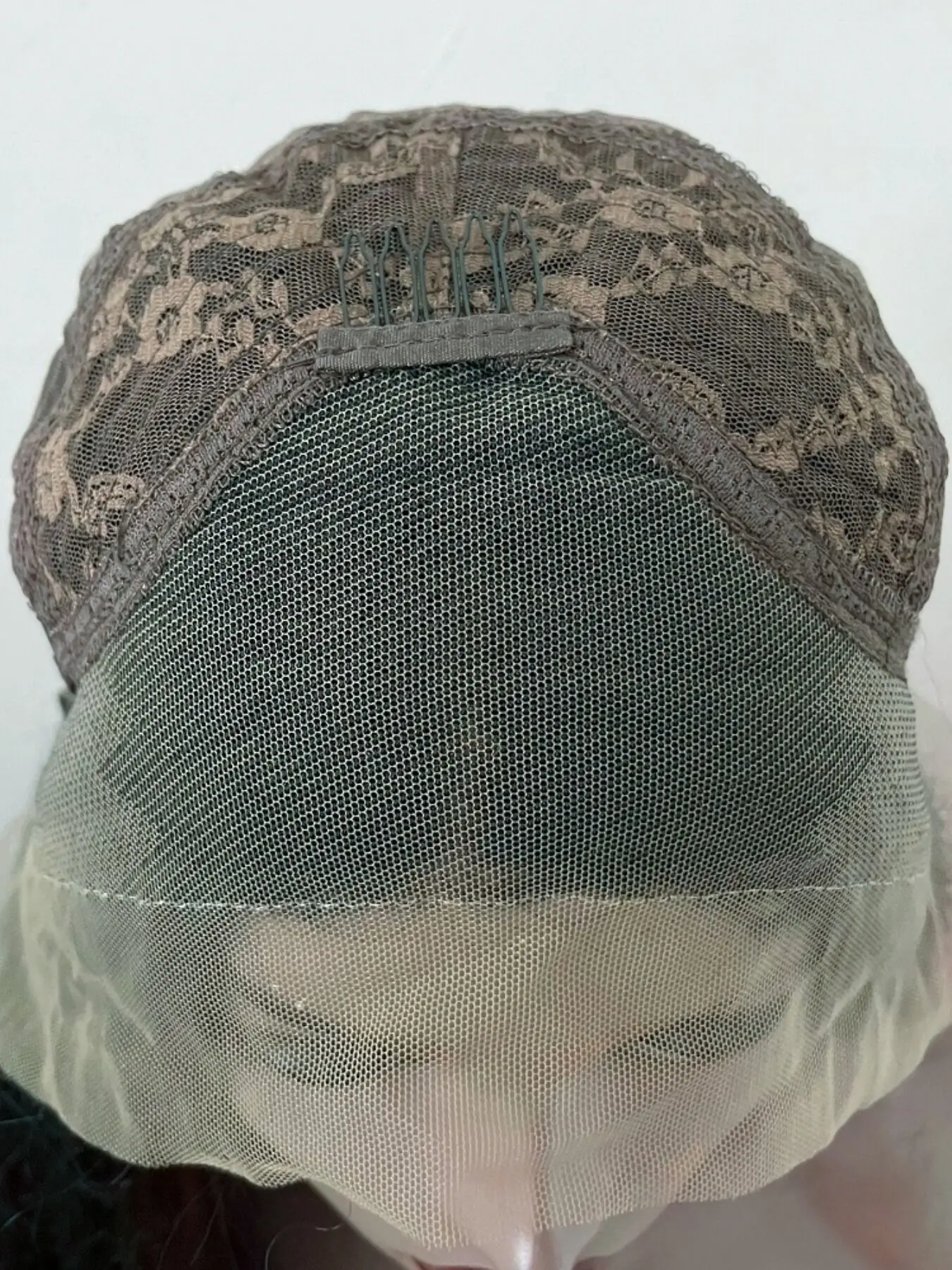 Wig Renda Depan 13X4 Panjang 26 Inci Kepadatan 180 Keriting Hitam Alami Lembut Tanpa Lem untuk Wanita dengan Rambut Bayi Dipetik Sehari-hari