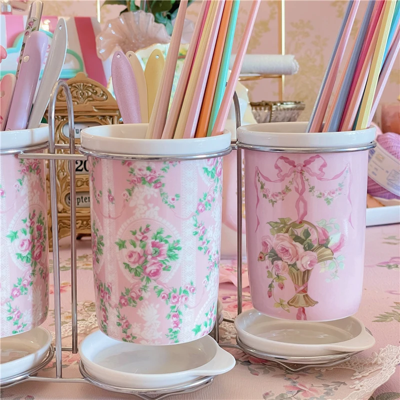 

Ceramic Storage Barrel Retro Bow Flower Basket Printing Pink Chopsticks Holder Can Drain Home Decor Tableware Storage Organizer