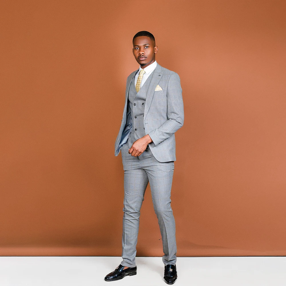 

Серый клетчатый мужской костюм, однобортный костюм с остроконечными лацканами, комплект из трех предметов, свадебный костюм жениха, вечернее платье, пиджак, приталенный пиджак по индивидуальному заказу