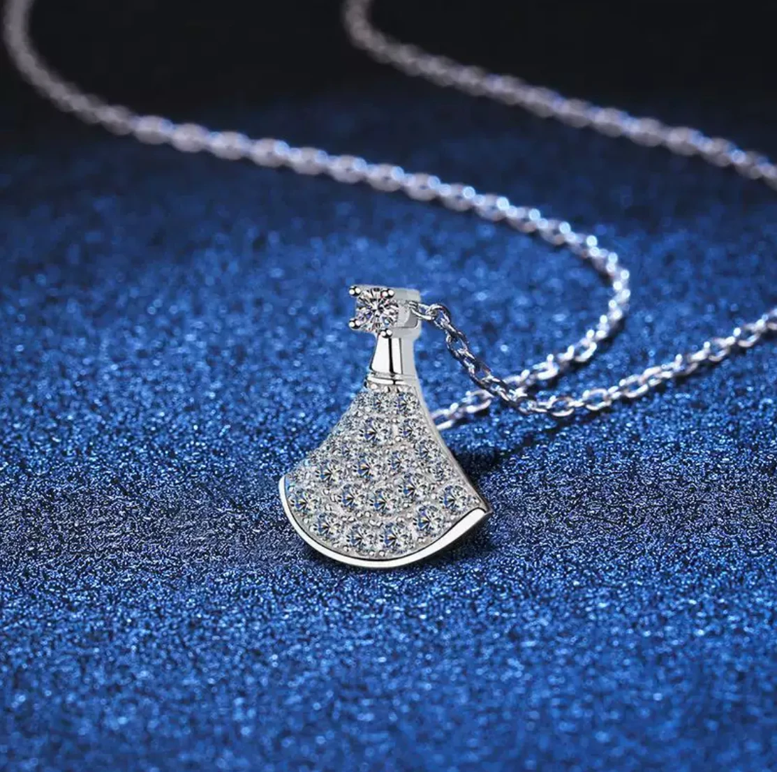 Small Skirt | Hot S925 Sterling Silver Mosang Diamond High Sense Pendant Women's Small Skirt Scalloped Clavicle Chain Necklace