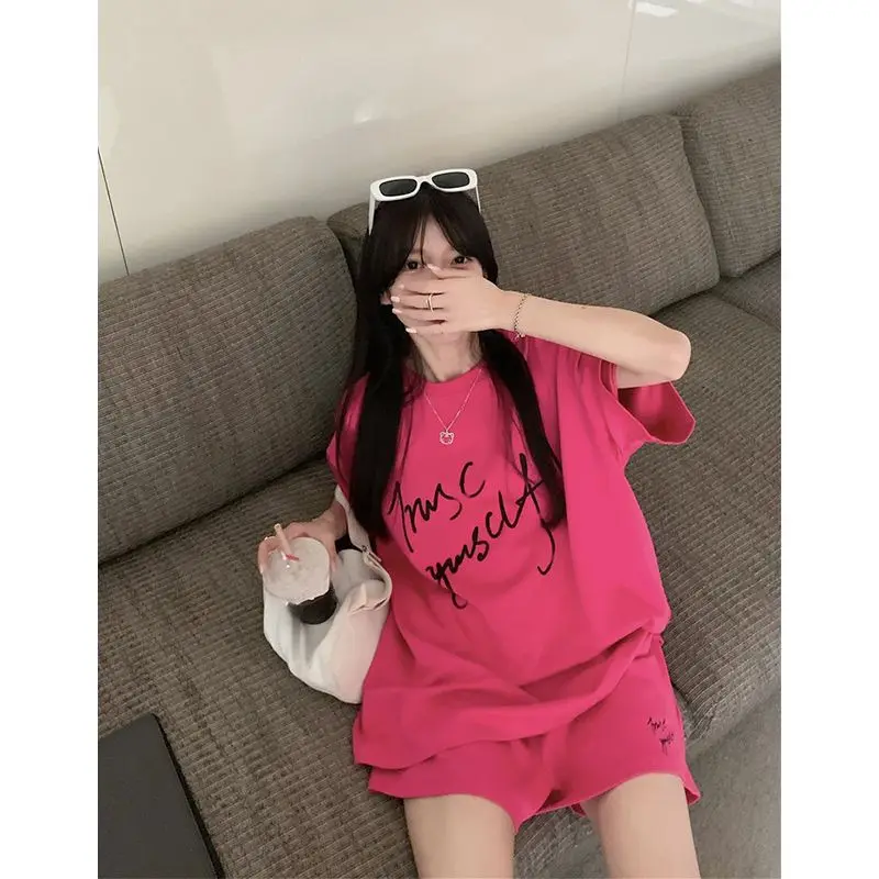 

Новинка 2025 года, повседневный спортивный комплект, женские летние модные шорты в западном стиле с короткими рукавами и принтом букв, комплект из двух предметов