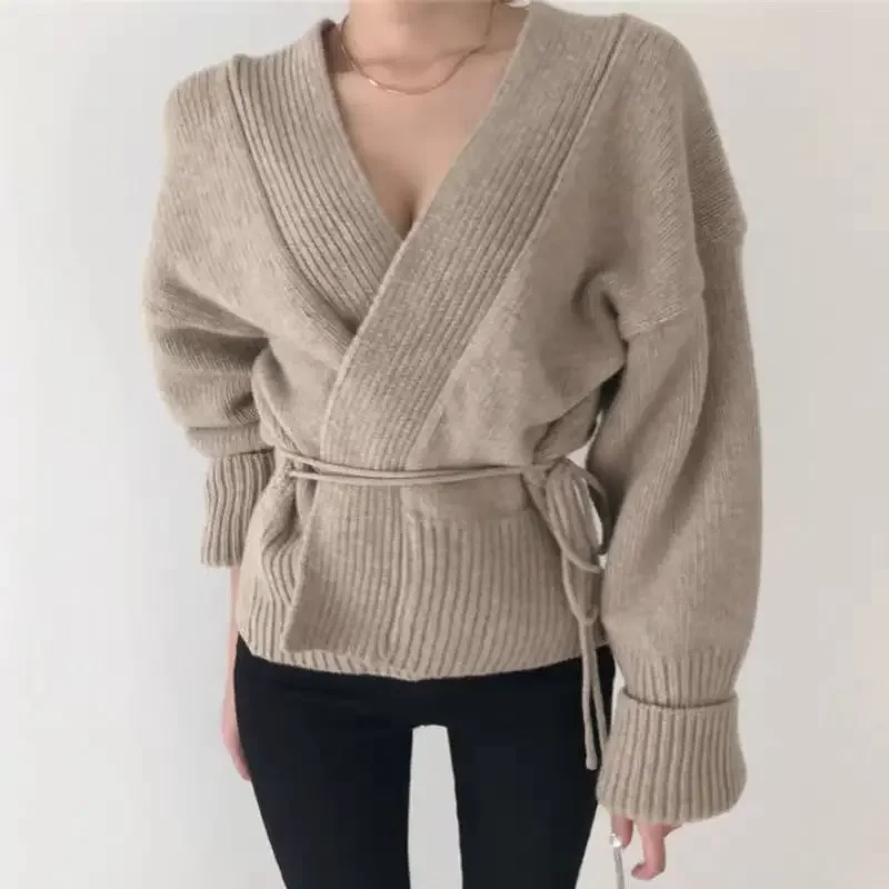 Autumn Winter Lazy Style V-Neck Knitted Cardigan Sweater Short Outerwear Design Sensation Niche Women's Top