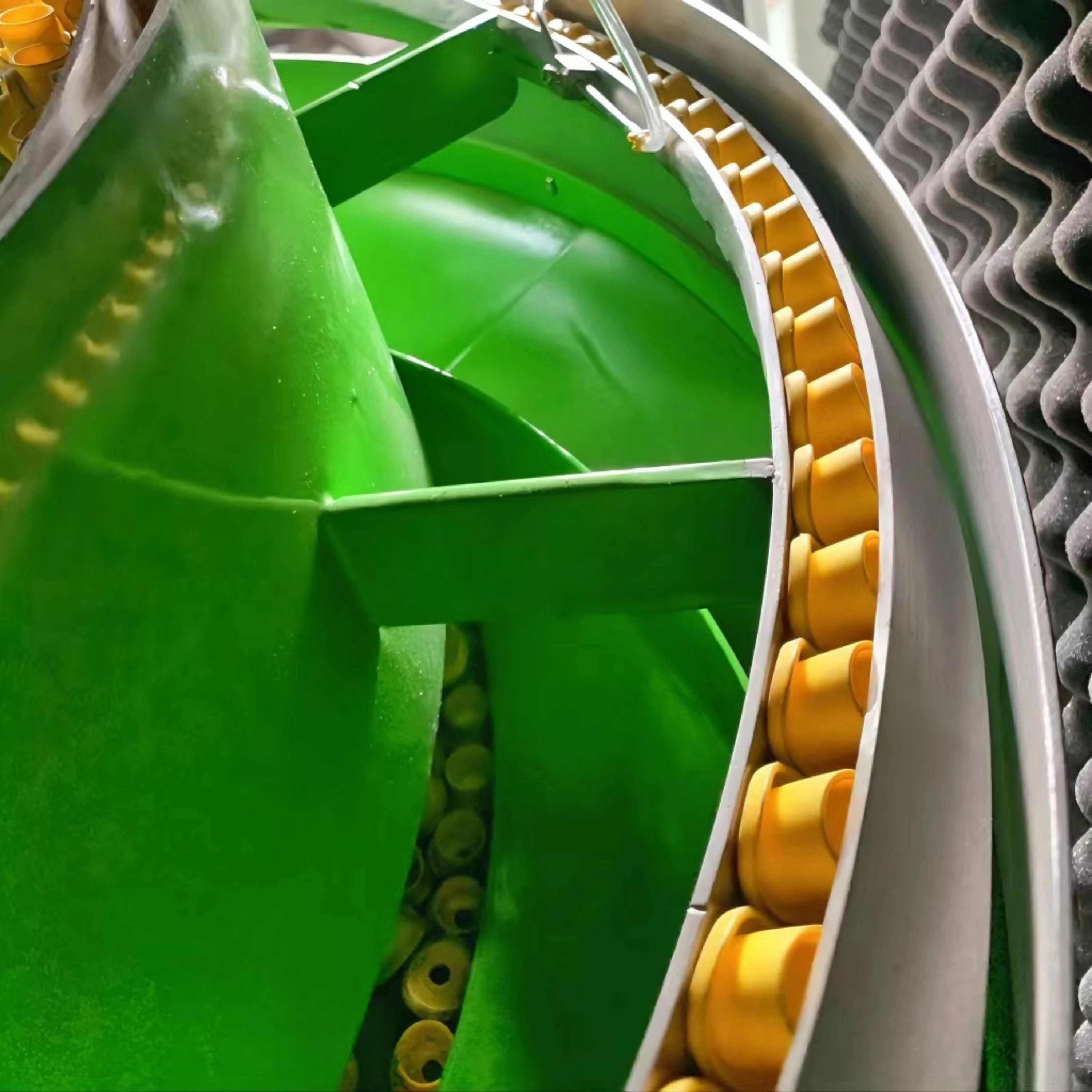 Полностью автоматическая электромагнитная вибрационная чаша для производственной линии Крышка от бутылки Другая линия обработки