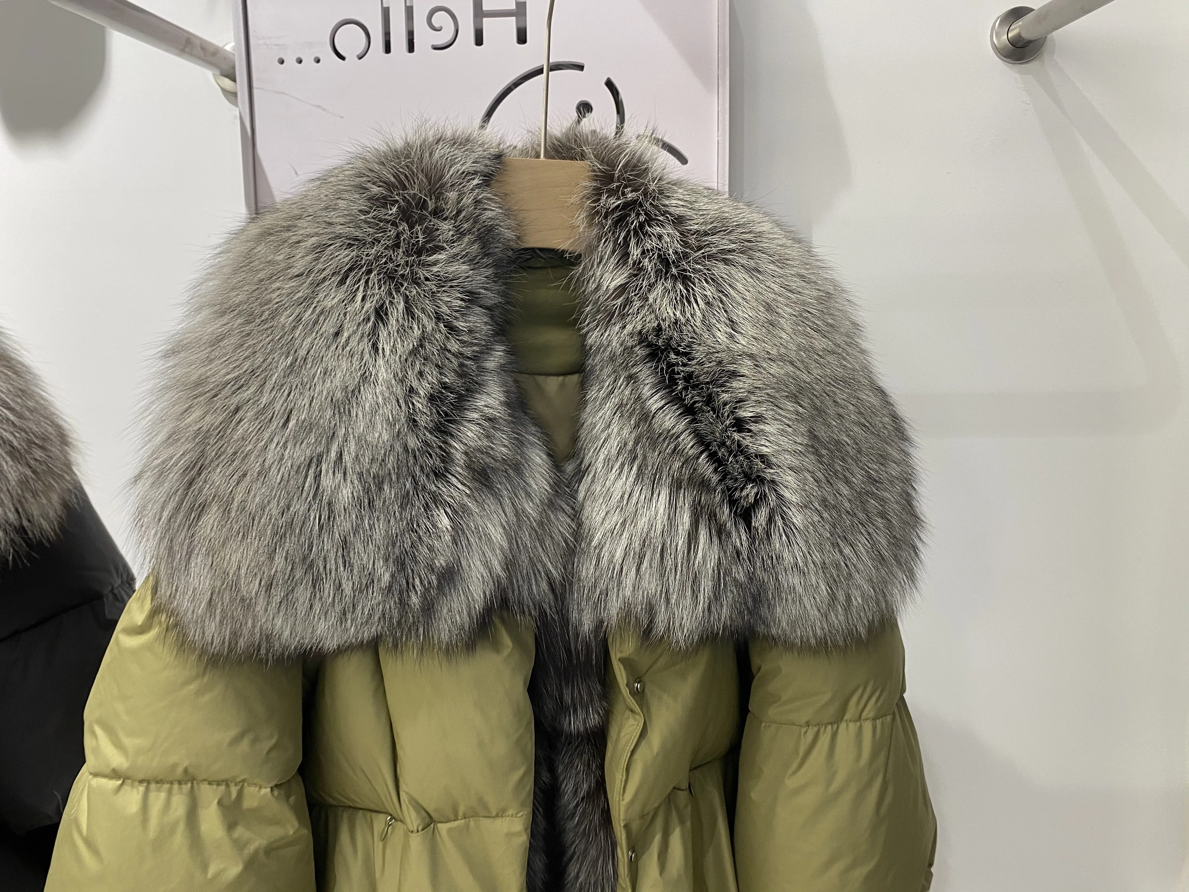 2026 Winter Real Fox Fur Collar White Duck Down Padded Down Jacket Regular Fashion Warm Big Fur Collar Women's Coat