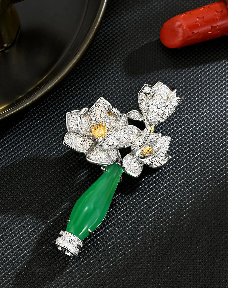 Light Luxury High-end Chinese Style Magnolia Flower Green Chalcedony Vase Brooch for Women Elegant Design Corsage Pin Accessory