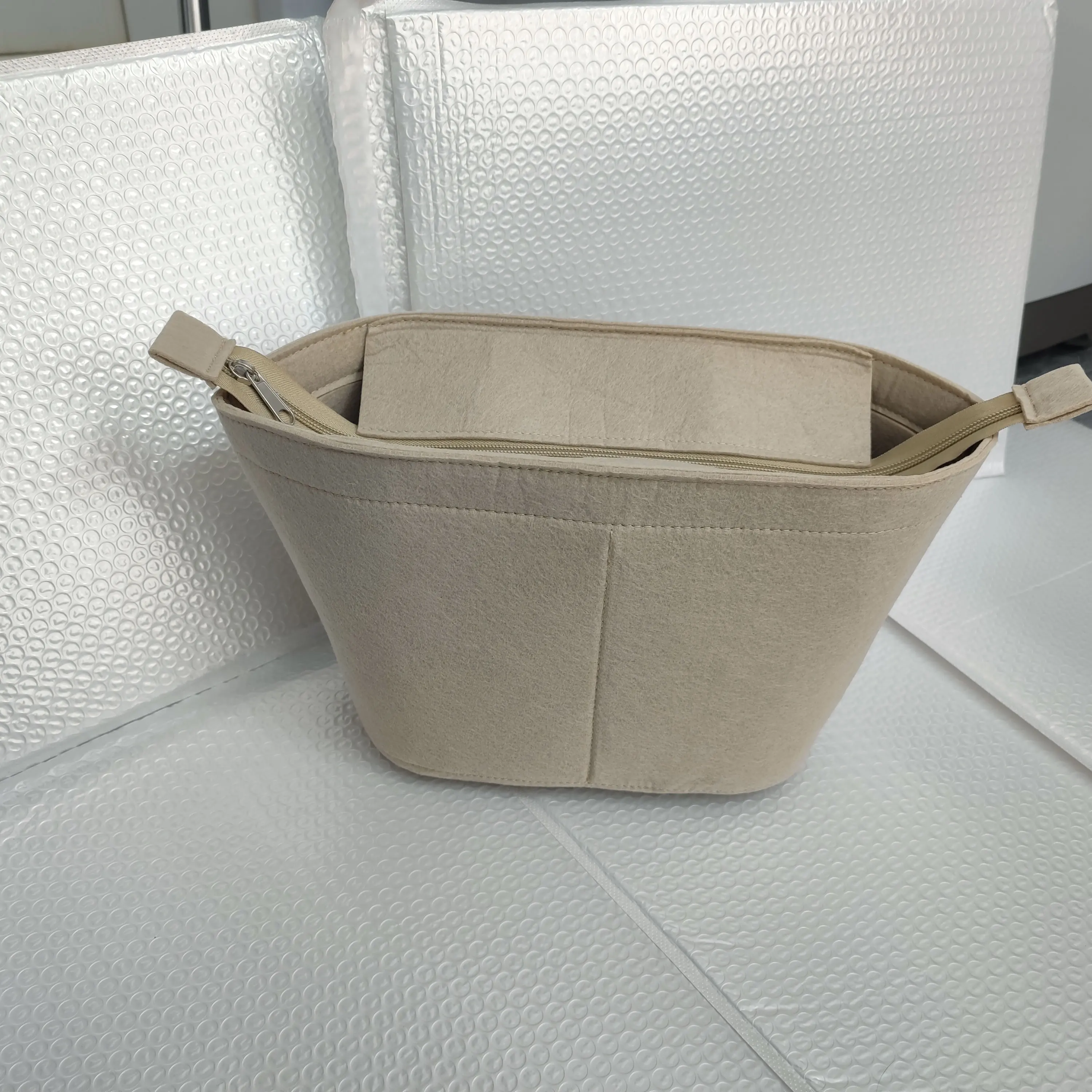 Organizador de bolsas trapezoidales, forro de inserción superior con tapa Zippzer, bolsa de cesta en hoja de palma y piel de becerro,