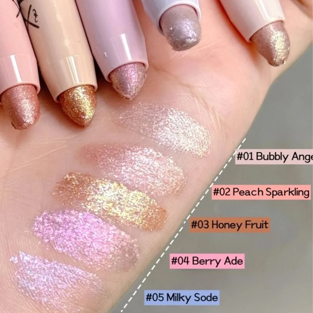 学校の美術教室にはあまり向いていない、アイグリッツ、ファインシマー、グリッタークリームテクスチャー、3Dハイライト、パーティーメイク、Kビューティー、韓国メイク