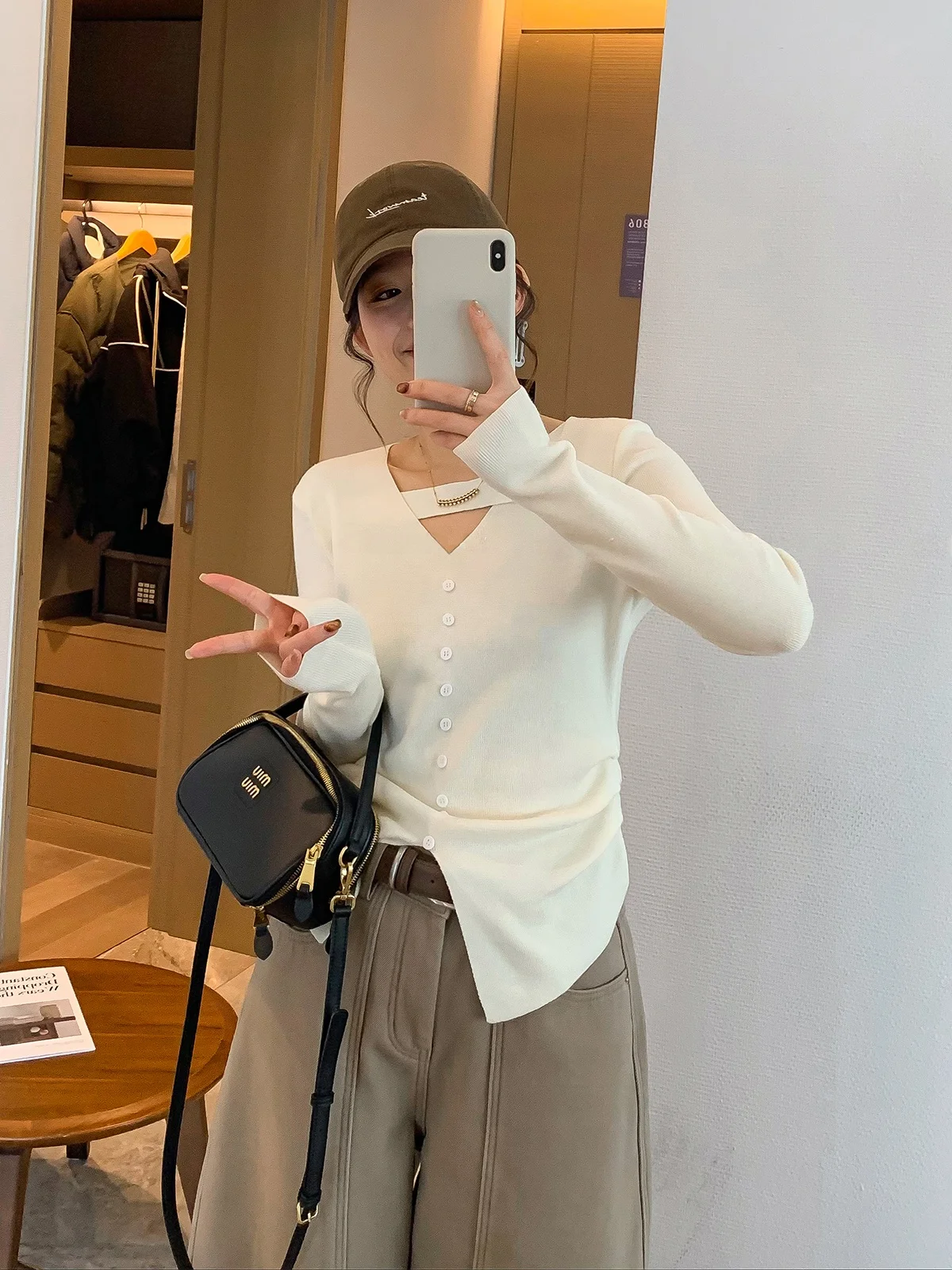 

Модный женский вязаный свитер с длинными рукавами, облегающий, бежевого цвета, с дизайном Love Devil Fi, новинка зимы