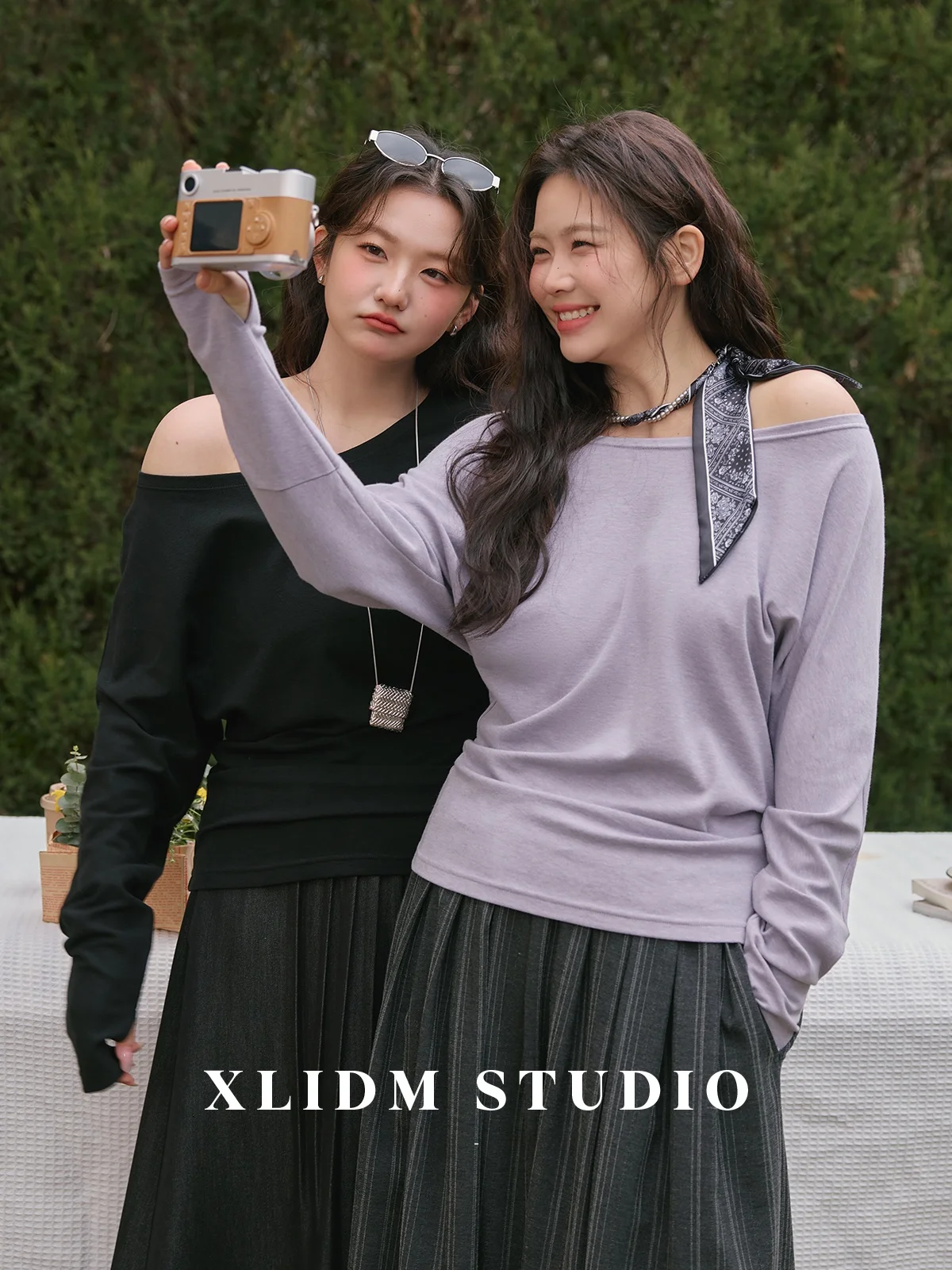 

Женская футболка с длинным рукавом больших размеров, модная новинка весны, топ с открытыми плечами, повседневная свободная футболка с круглым вырезом