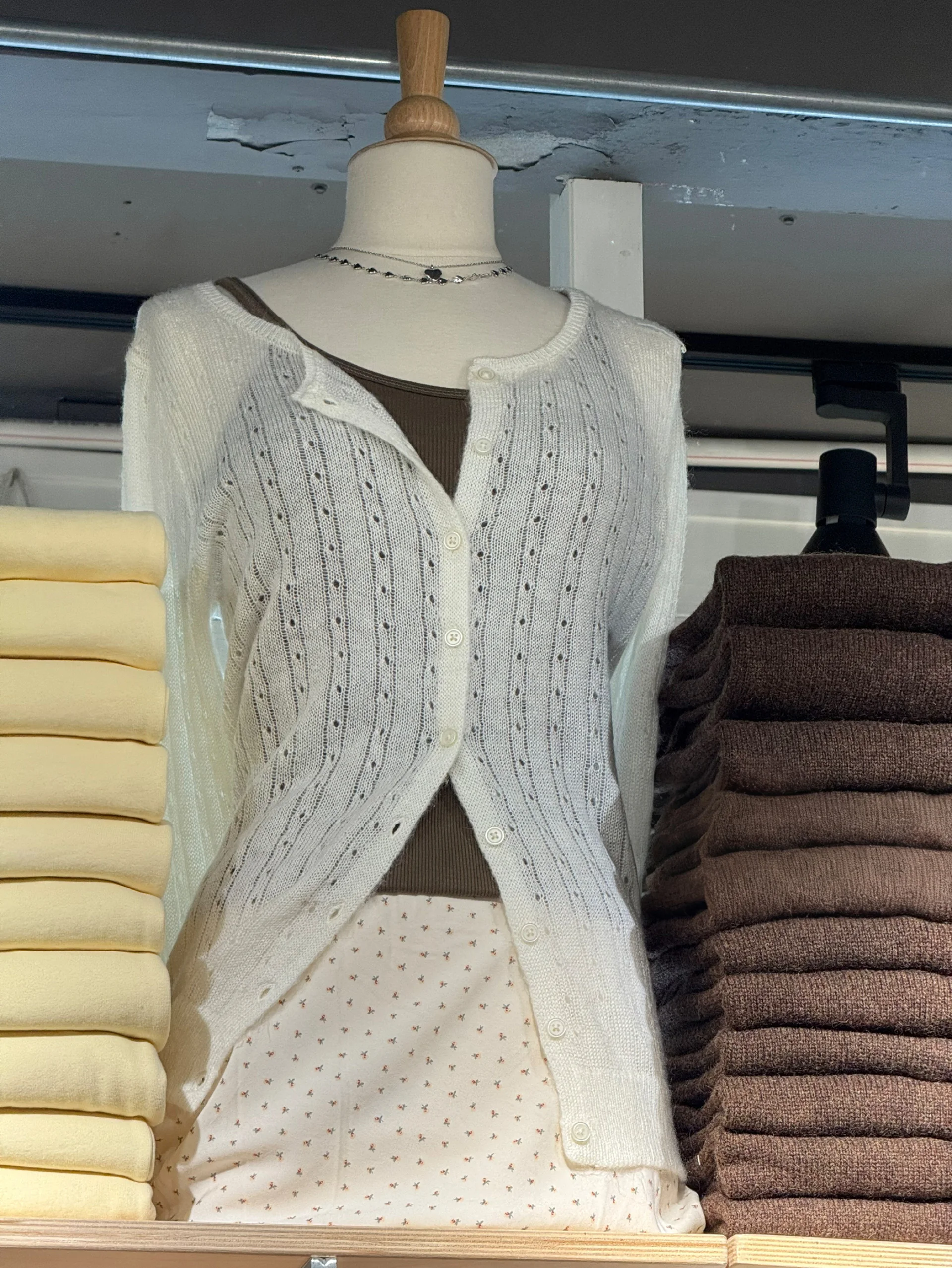 

Eyelet Knitted Long Sleeve T-shirt Women Round Neck Single Breasted Thin Slim Tee Shirts Autumn New Sweet Simple Cardigan Tops