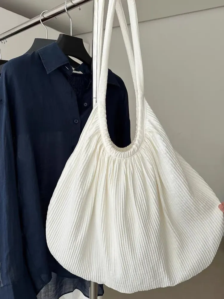 

Корейская текстурированная ленивая сложенная сумка-тоут на одно плечо, большая сумка Capaci, простая сумка для поездок на работу, сумка подмышки, женская сумка Buet ape, мягкая...