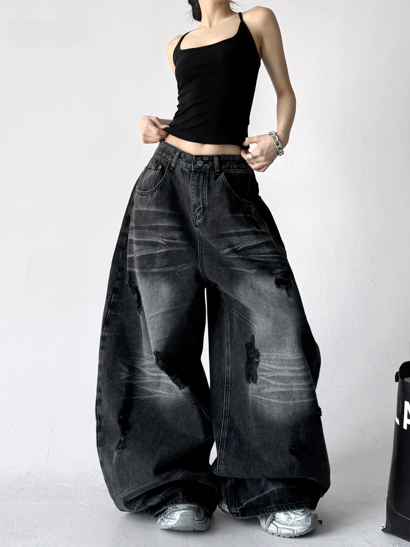 

Cool Black Denim Jeans Women's Loose Drapey Straight Leg Floor-Length Pants Spring 2026 Fashion Low Waist Button Closure