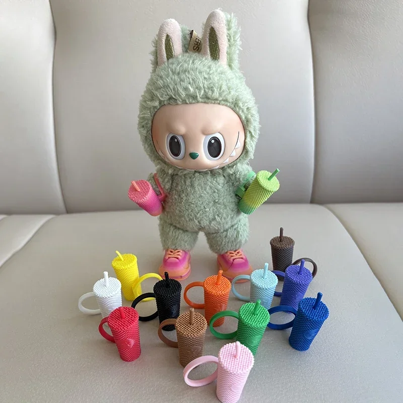 

Per/Panno Labubu Tazza d'acqua in miniatura Gli accessori per la d possono essere fissati sulla tazza d'acqua Labubu del braccio