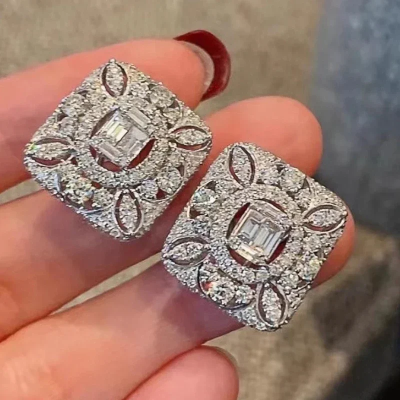 Huitan Neuartige Hohl Design Stud Ohrringe Dazzling Zirkonia Frauen Charming Ohr Zubehör Zarte Hochzeit Schmuck