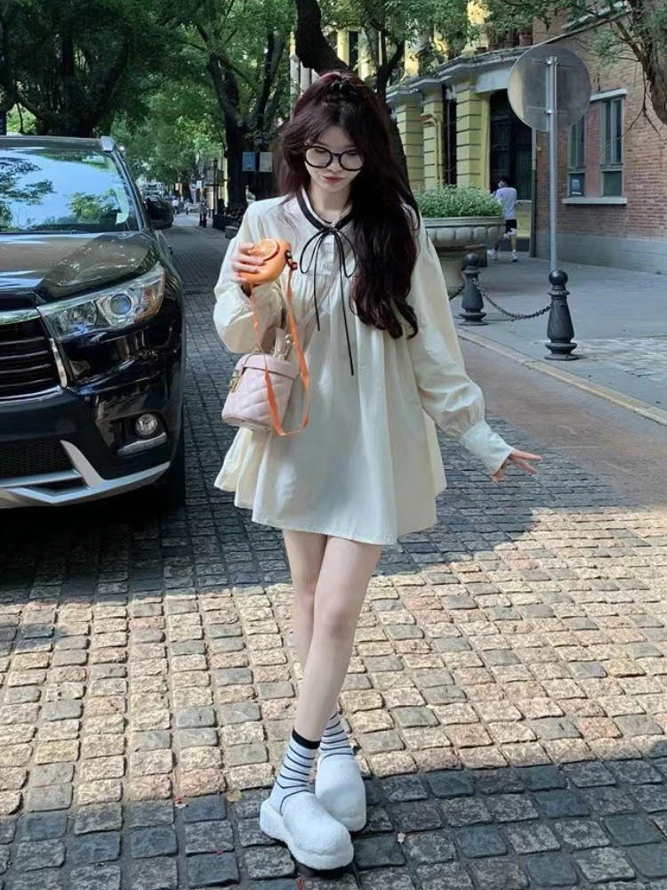 Abito francese vintage con maniche a palloncino Girly rilassato girocollo con fiocco e abito a trapezio smock Gonna silhouette mini bambola tono tè alla moda