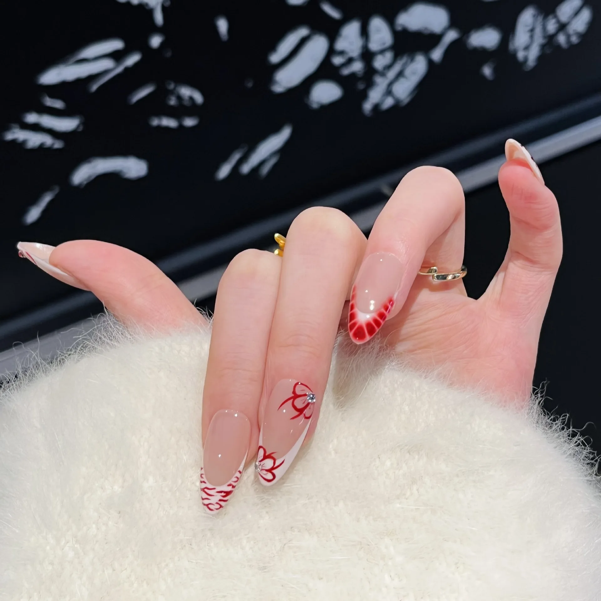 10 szt. Ręcznie Robione Średnie Owalne Paznokcie Naklejane Nude Różowy Biały Francuski Czerwony Wzór Kwiatowy Sztuczne Paznokcie Do Noszenia Porady dotyczące Stylizacji Paznokci dla Dziewczyn