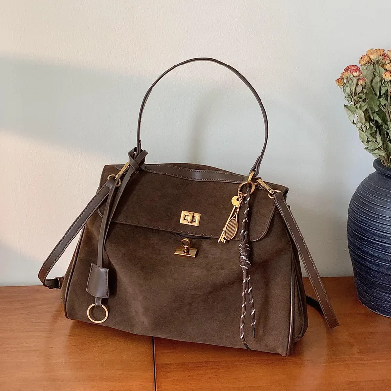 

European and American retro women's shoulder bag, high-end frosted versatile crossbody bag, large capacity commuting handbag