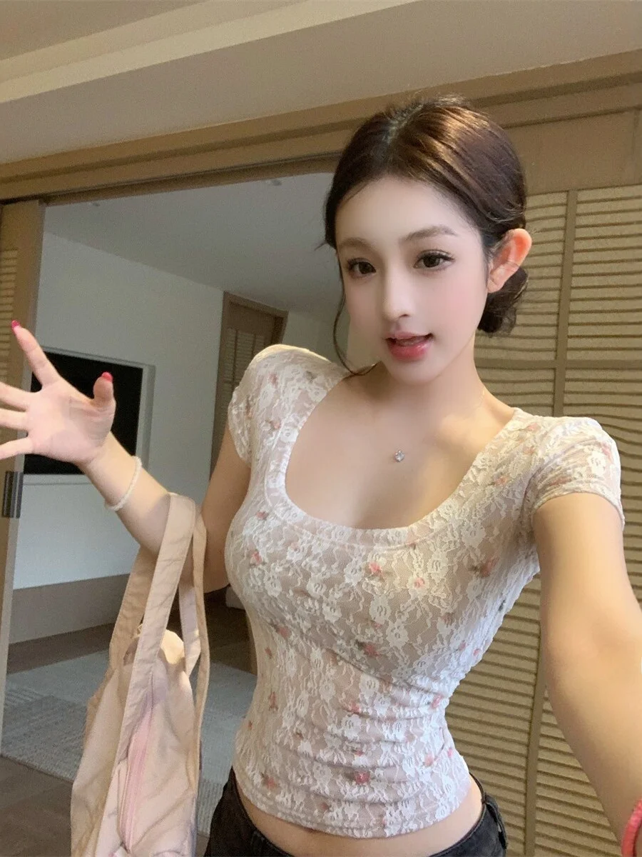 

Unique Beautiful Floral Short Sleeve Slim Fit T-Shirt Women's Summer Top Elegant Style Cotton Fabric U-Neck Short Length