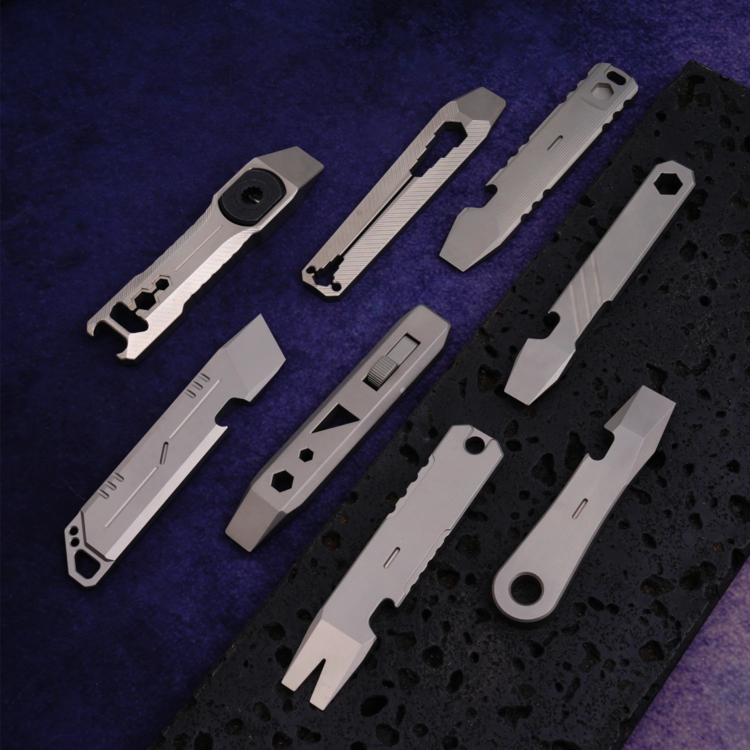 Numerous models of mid-length pry bars. Titanium alloy material.Multifunctional outdoor EDC tool