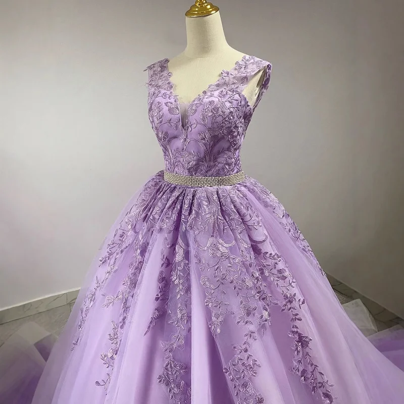 فستان سهرة أرجواني 2025 نمط جديد مثير فستان الأميرة بدون أكمام بالإضافة إلى حجم زي أداء الامتحان الفني