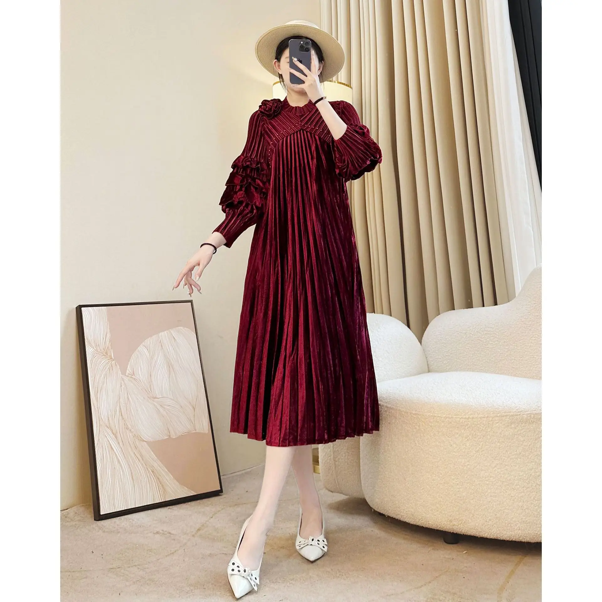 Miyake robe plissée femmes 2025 nouvelle couleur unie industrie lourde broderie vêtements de mère célébrité or velours robe de mariée