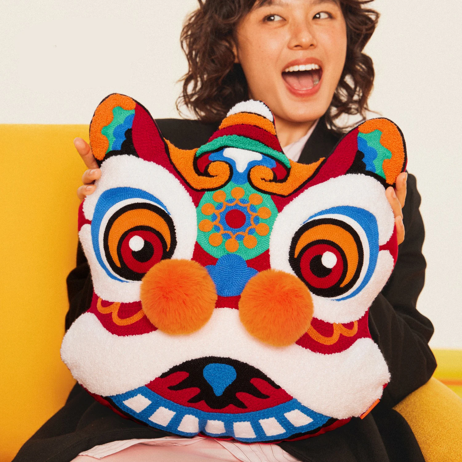 Chinese Dance 3D Lion Embroidery Cushion Velvet Tufted Pillow With Fillings Sofa Backrest Cushion Home Decorative Coussin