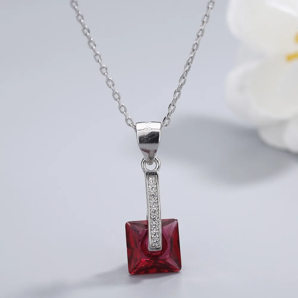 

Новое элегантное ожерелье 2025 года, высококачественный атмосферный дизайн, тщательная работа, женские повседневные банкетные универсальные бутиковые украшения на шею