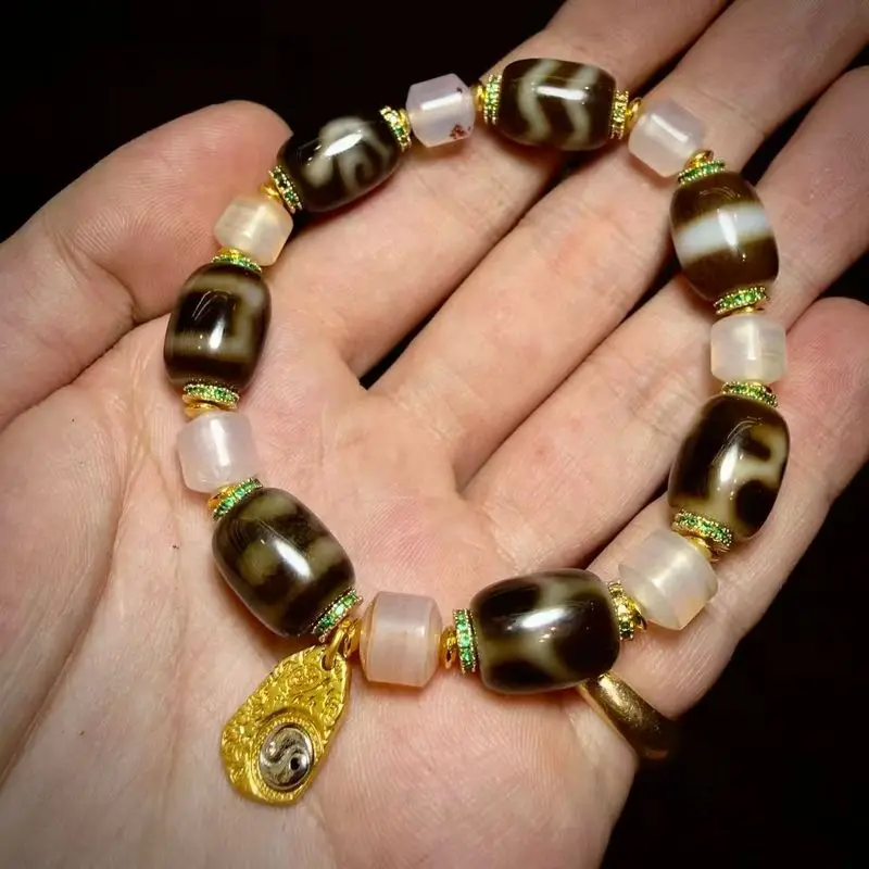 5A Grade, Genuine Tibetan Natural Agate, Featuring A Rare Treasure Bottle Design, Pattern, And Three-Eyed Dzi