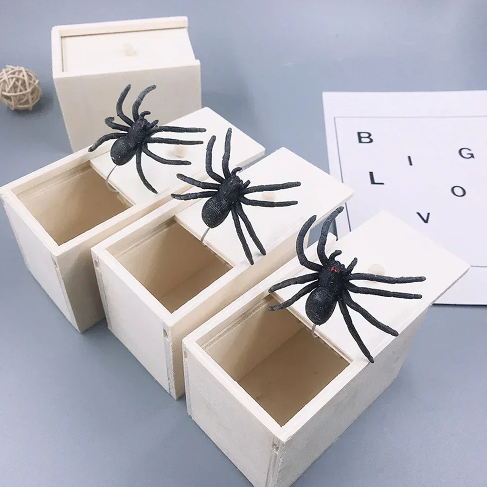 2pcs Simulation Spider With Wooden Box Tricky Prank Joke Toy Haunted House Horror Props Halloween Party Decor Supplies