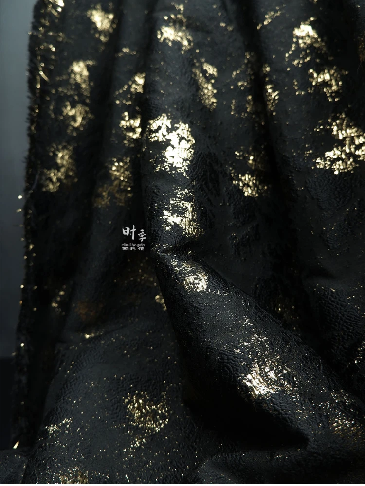 Jacquard-Mischung schwarzer Hintergrund Gold geprägt Herbst Winter Rock Jacke Designer Mode Kleidung Nähen Stoffe von Meter
