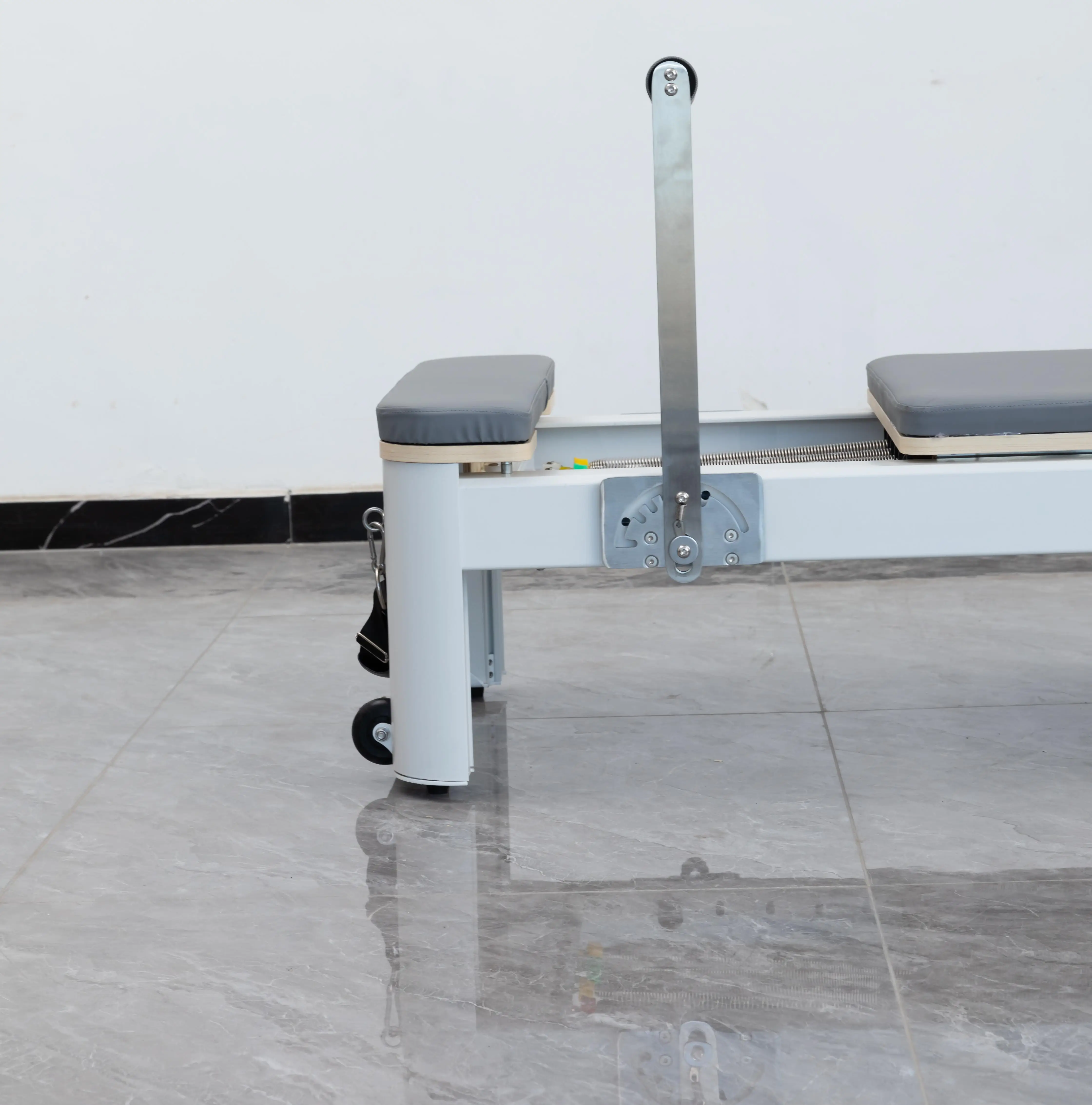 

Aluminum Alloy Core Bed Lightweight in Size Suitable for Professional Fitness Training and Yoga Pilates Studios