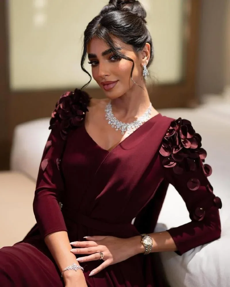 カスタマイズされたブルゴーニュフラワーウエディングドレス V ネックフルスリーブフォーマルイブニングパーティードレス A ラインサテン結婚式のゲストの衣装