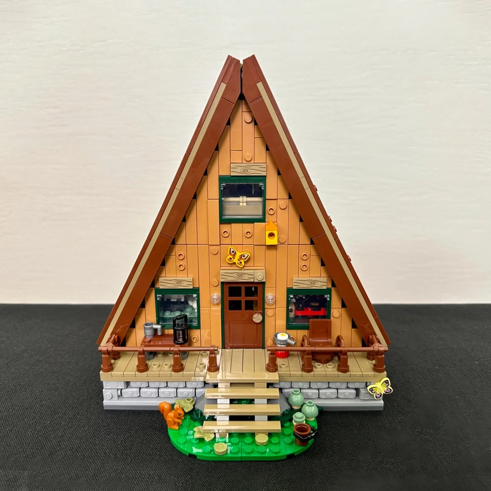 2024 NEU Auf Lager A-Frame Cabin Forest House 21338 Bausteine mit Beleuchtung City Street View Bausteinspielzeug Kindergeschenke