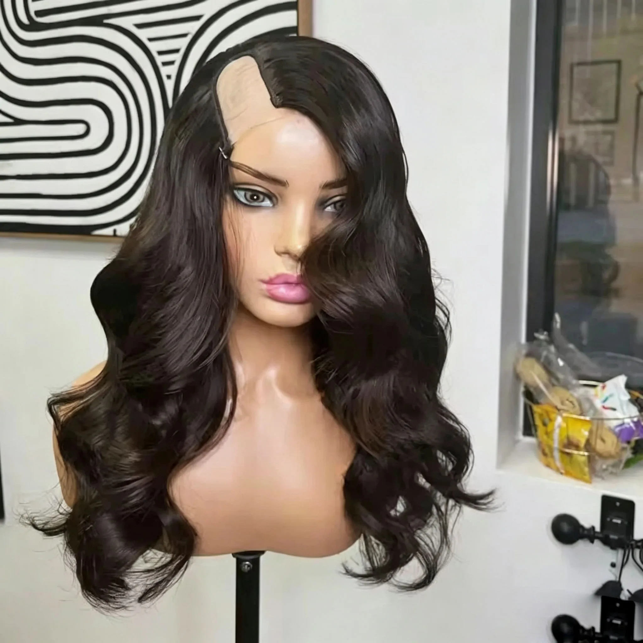 Natürliche Wellen Remy 100% Echthaar Schokoladenbraun Schwarz Damen Einfach zu Tragen Klebefrei 1x4 Größe U-förmige Perücke mit Voll-V-Part-Öffnung – Detail 2