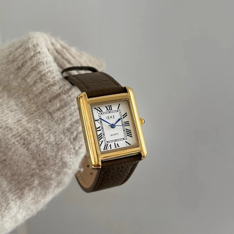 ساعة كلاسيكية تريند للسيدات أنيقة وبسيطة ريترو 2025 مقاومة للماء كوارتز هدية عيد ميلاد ذات إحساس مميز