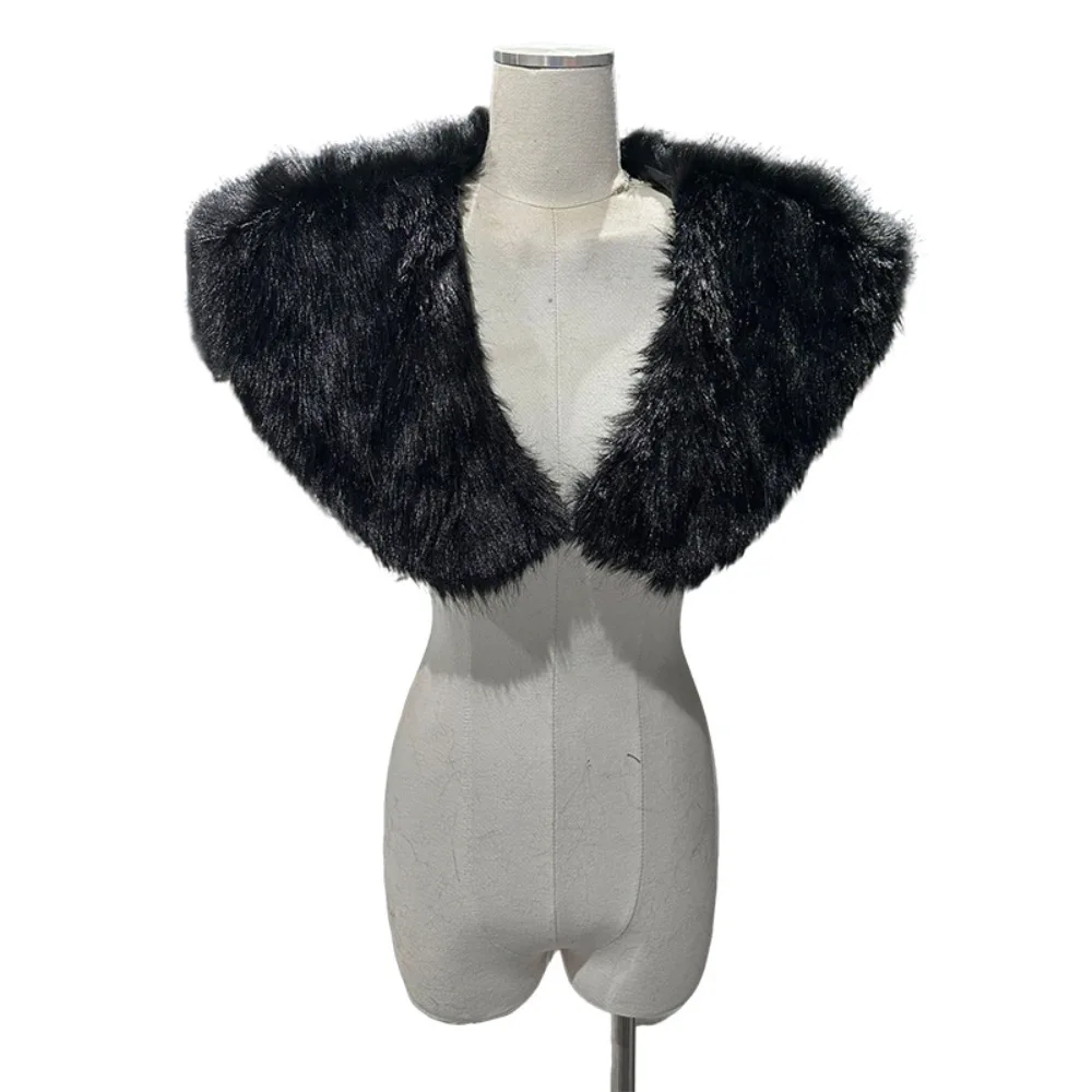 

Retro Shoulder Cloak Medieval Viking Cape Pirate Design Hunter Style Fur Shawl Cosplay Costume Faux Fur Cloak