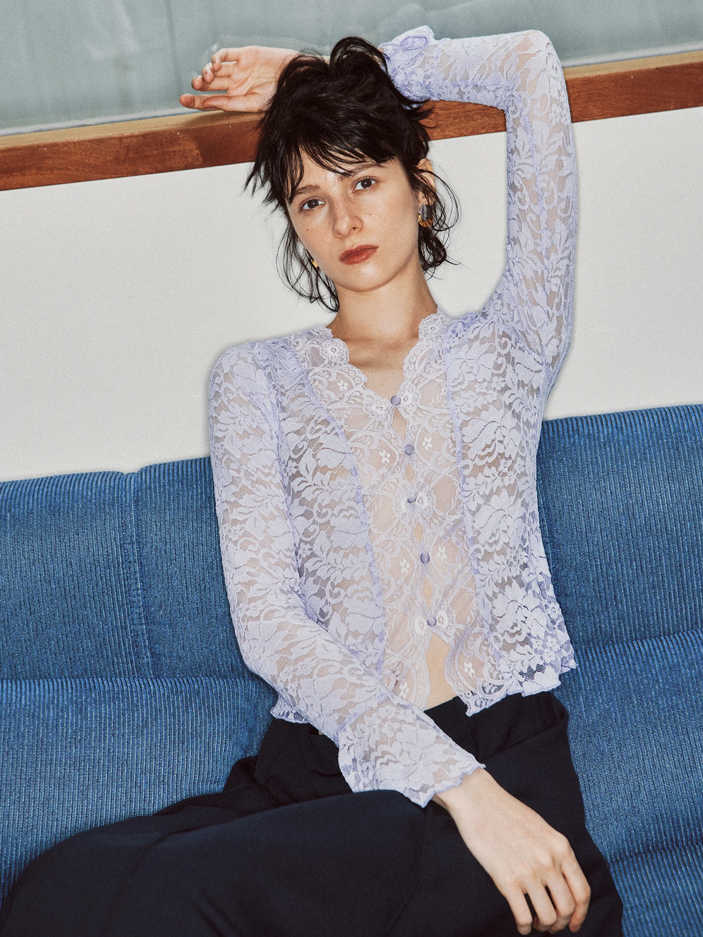 

Женская модная блузка Office Siren с кружевными рукавами-колокол, V-образным вырезом, приталенная, из нейлона, полиэстера и эластичного волокна