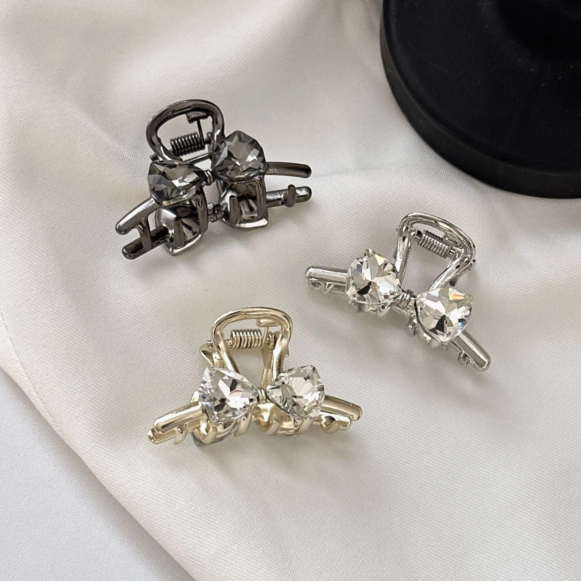 

2PCS Diamond Bow Hair Claw Clips Small Crab Hair Clamps Women Girls Alloy Silver Side Hair Barrettes Hairpins Hair Accessories