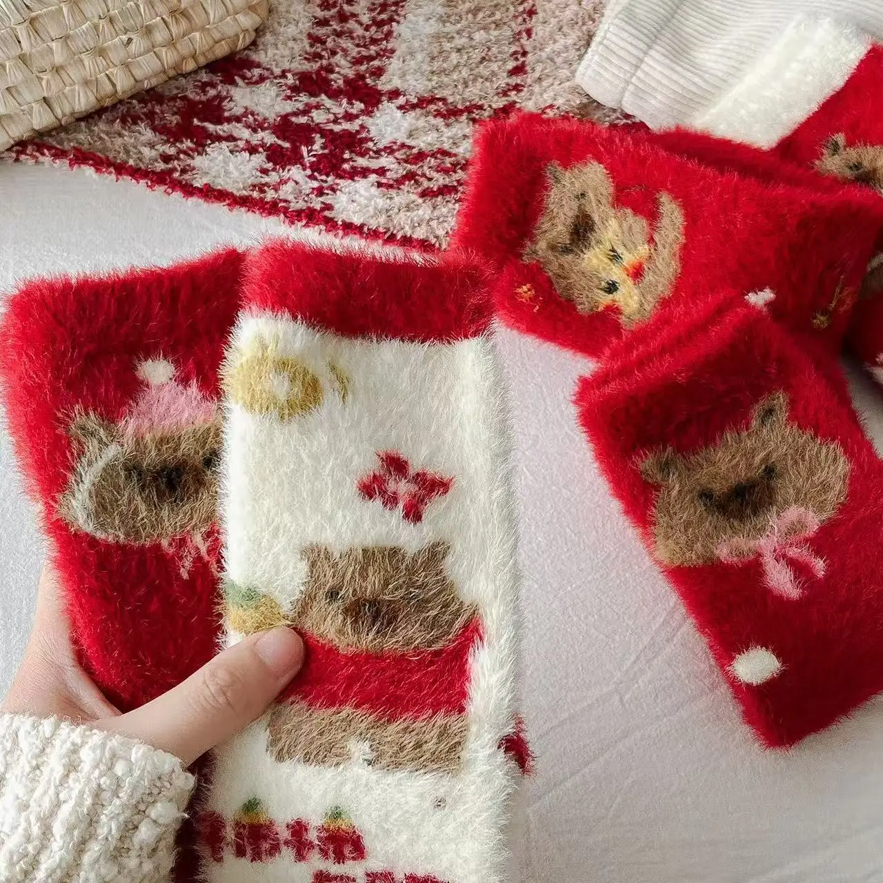 

Зимние новогодние красные толстые теплые женские носки до середины икры, мягкие и удобные, милый мультяшный дизайн, Рождество