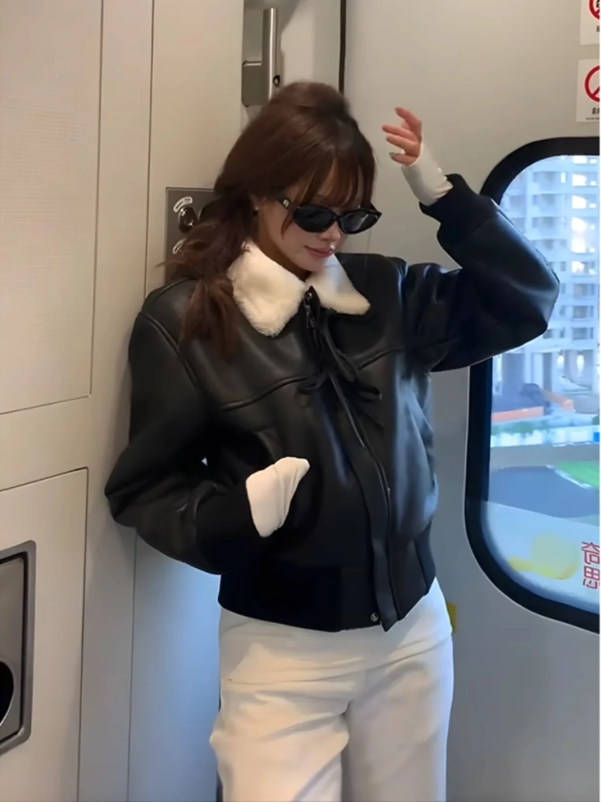Black Fur Collar Leather Jacket Women's Winter Thickened American Style Motorcycle Short Coat with Fleece Inner Integrated Fur
