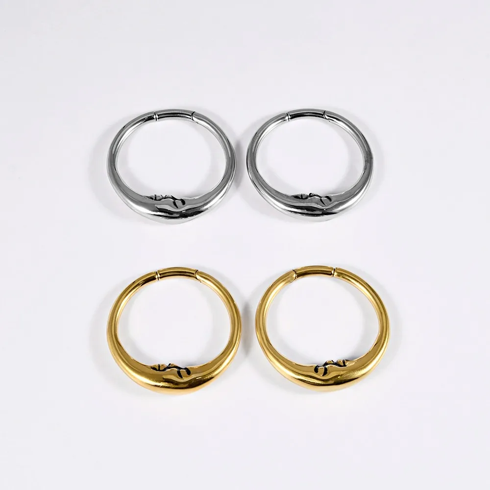 1pair Stainless Steel Electroplated Blackened Alligator-patterned Large-sized Moon-shaped Pierced Ear Expansion Earrings