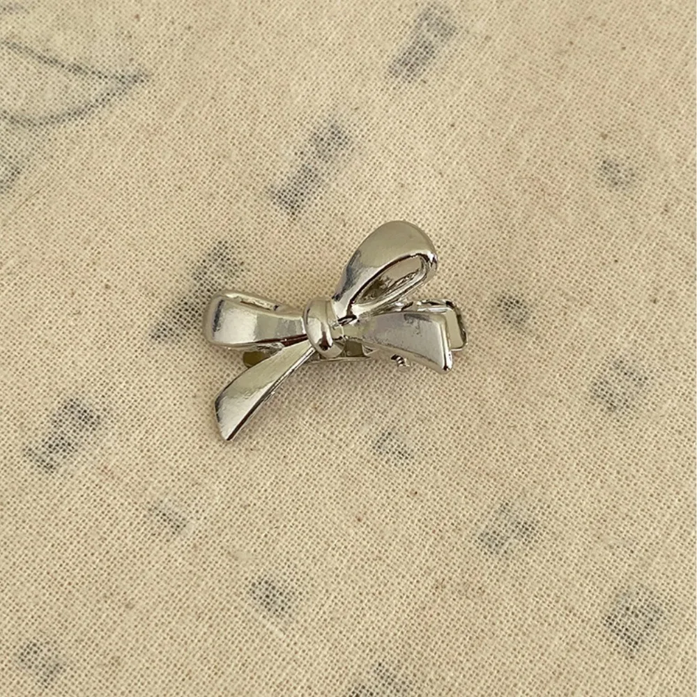 4 Pcs Cross Wave Geometric Imitation Pearl Metal Shark Hair Claws for Women Star Bowknot Duckbill Clips Head Accessories Sets